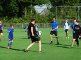 Laatste training S.K.N.W.K. JO11-1JM van seizoen 2022-2023 (partijtje tegen de ouders) (68/221)